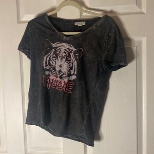 This process shirt with a tiger on it